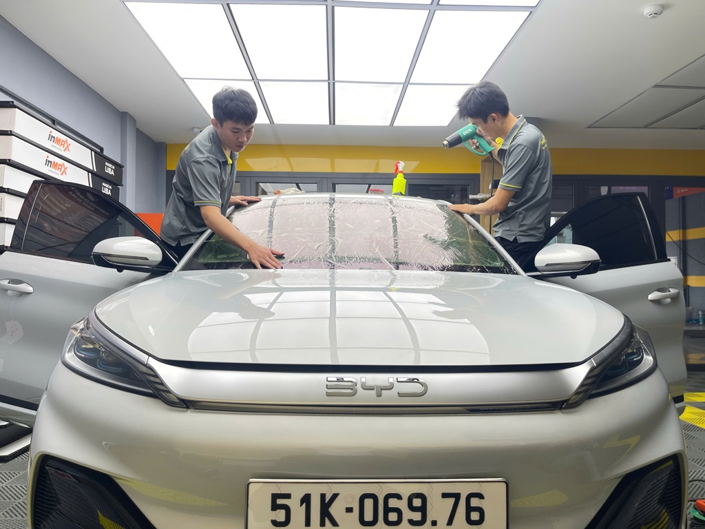 dán phim cách nhiệt xe hơi Tân Phú