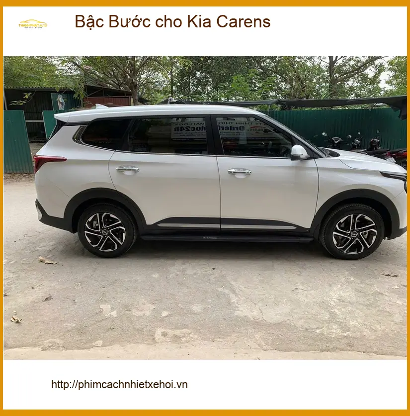 Anh Dũng lắp bậc bước cho Kia Carens Quận 9 tiện cho gia đình ảnh thực tế 2