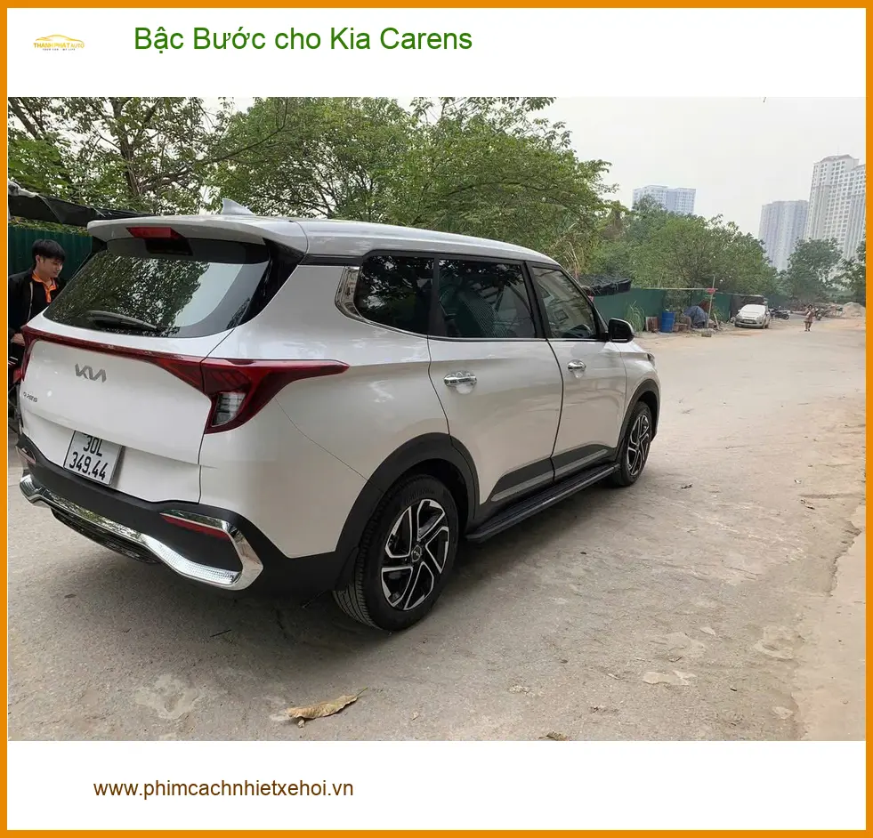 Anh Dũng lắp bậc bước cho Kia Carens Quận 9 tiện cho gia đình ảnh thực tế 4
