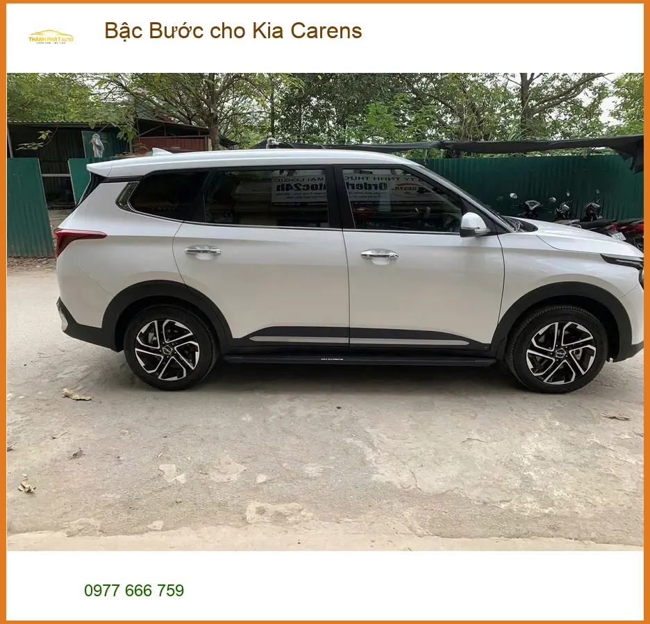 Anh Kiên lắp Bậc Bước cho Kia Carens tại Quận 12 để lên xuống xe an toàn hơn