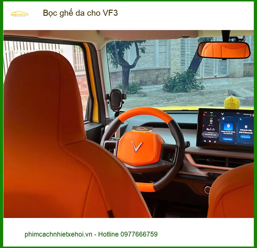 Chị Thảo bọc ghế da VinFast VF3 tại Quận 2 để nội thất không còn mùi ẩm mốc khó chịu ảnh thực tế 3