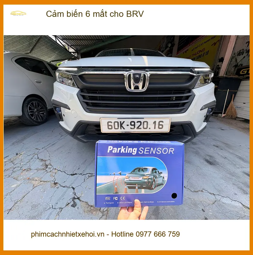 Anh Long lắp cảm biến 6 mắt cho BRV tại Quận 3 để đỗ xe an toàn hơn ảnh thực tế 2
