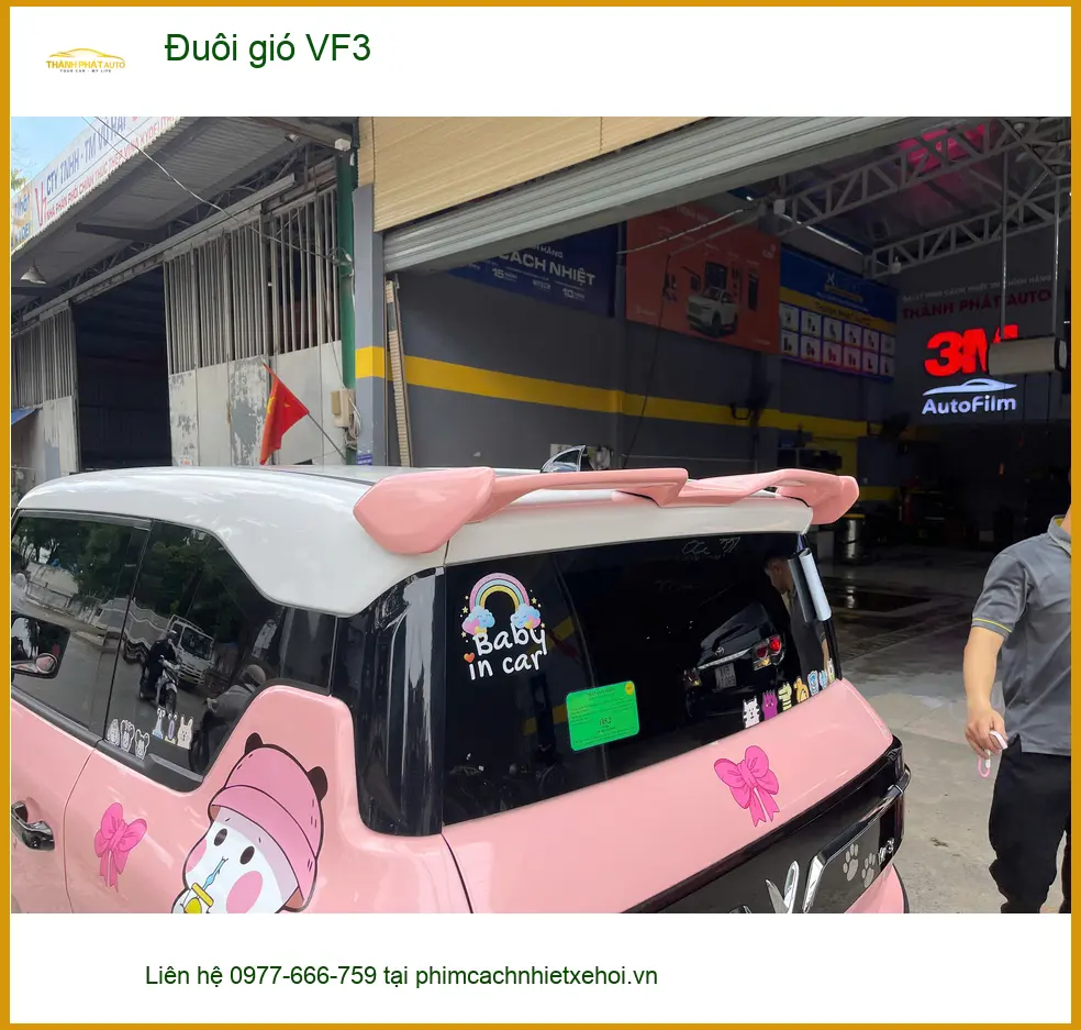Chị Thanh lắp đuôi gió VF3 tại Quận 12 để tăng tính thể thao cho xe