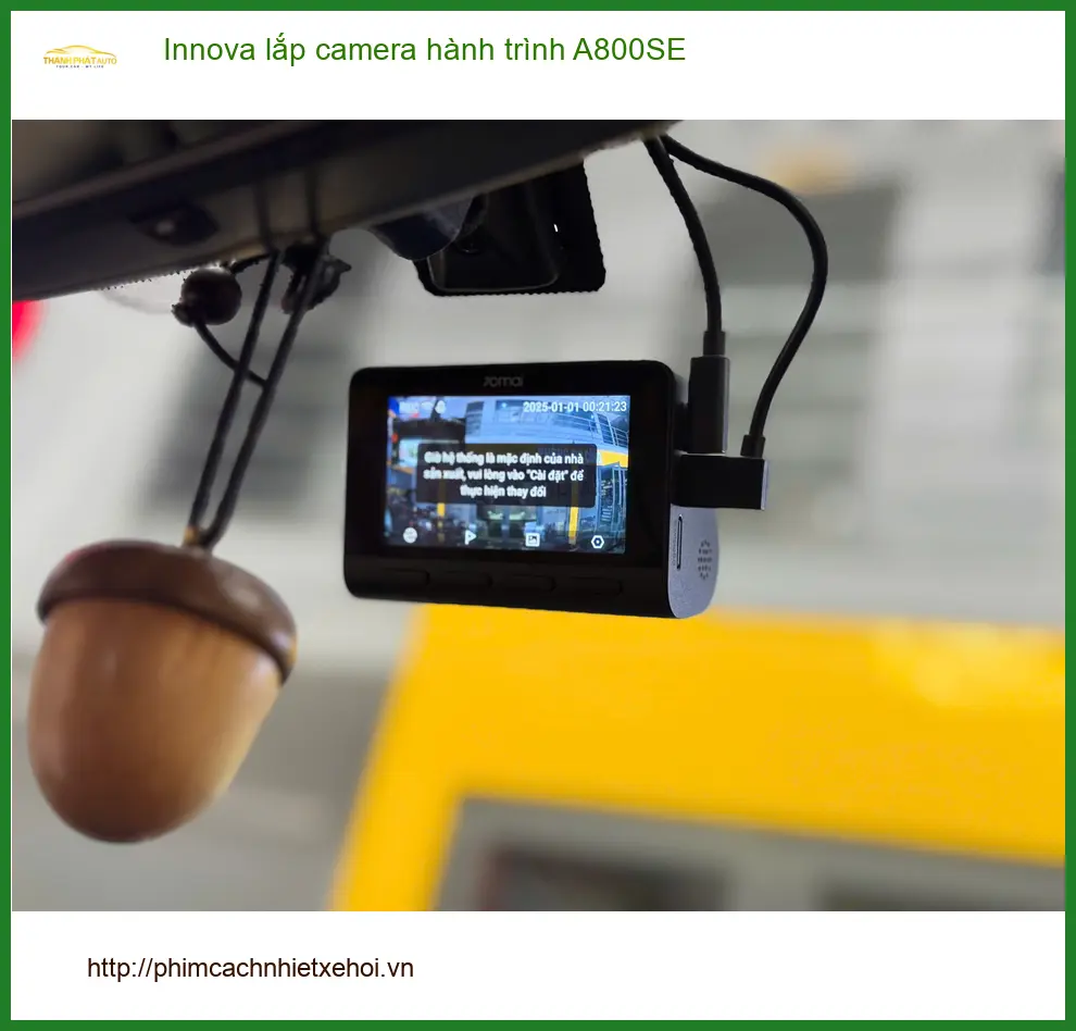 Chú Phước lắp camera hành trình A800SE cho Innova ở Quận 9 an tâm lái xe ảnh thực tế 2