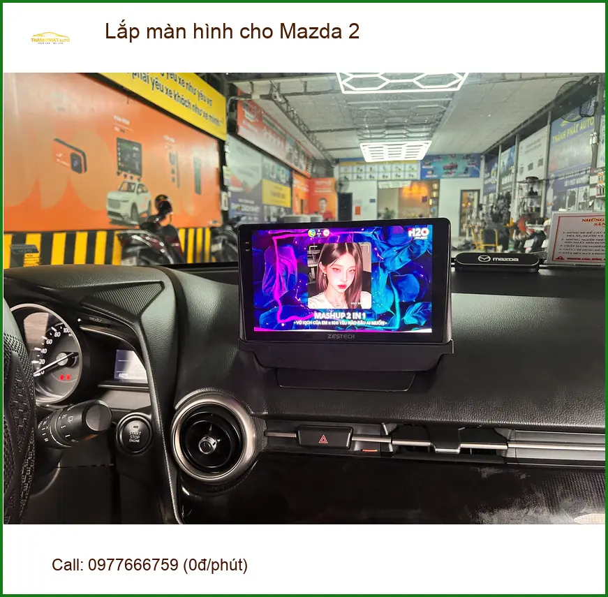 Anh Long lắp màn hình cho Mazda 2 tại Quận 12 để tiện di chuyển và giải trí