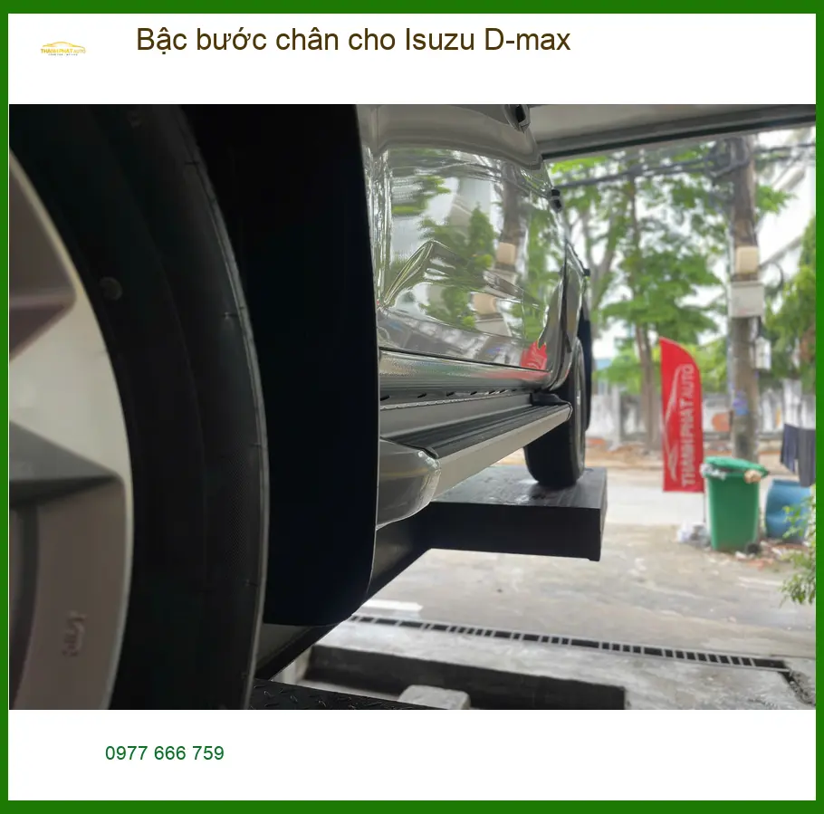 Anh Quang lắp bậc bước chân cho Isuzu D-max để tiện lợi lên xuống xe ở Quận 2