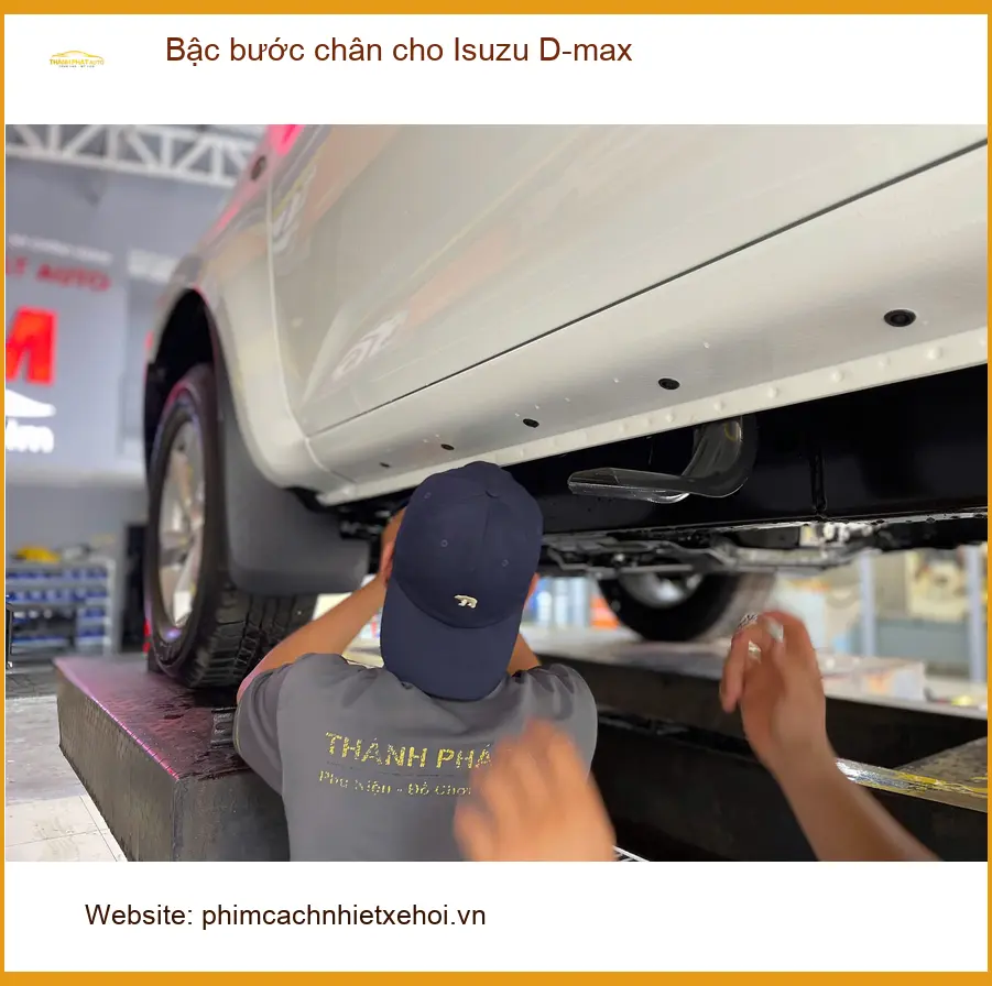 Anh Quang lắp bậc bước chân cho Isuzu D-max để tiện lợi lên xuống xe ở Quận 2 ảnh thực tế 2