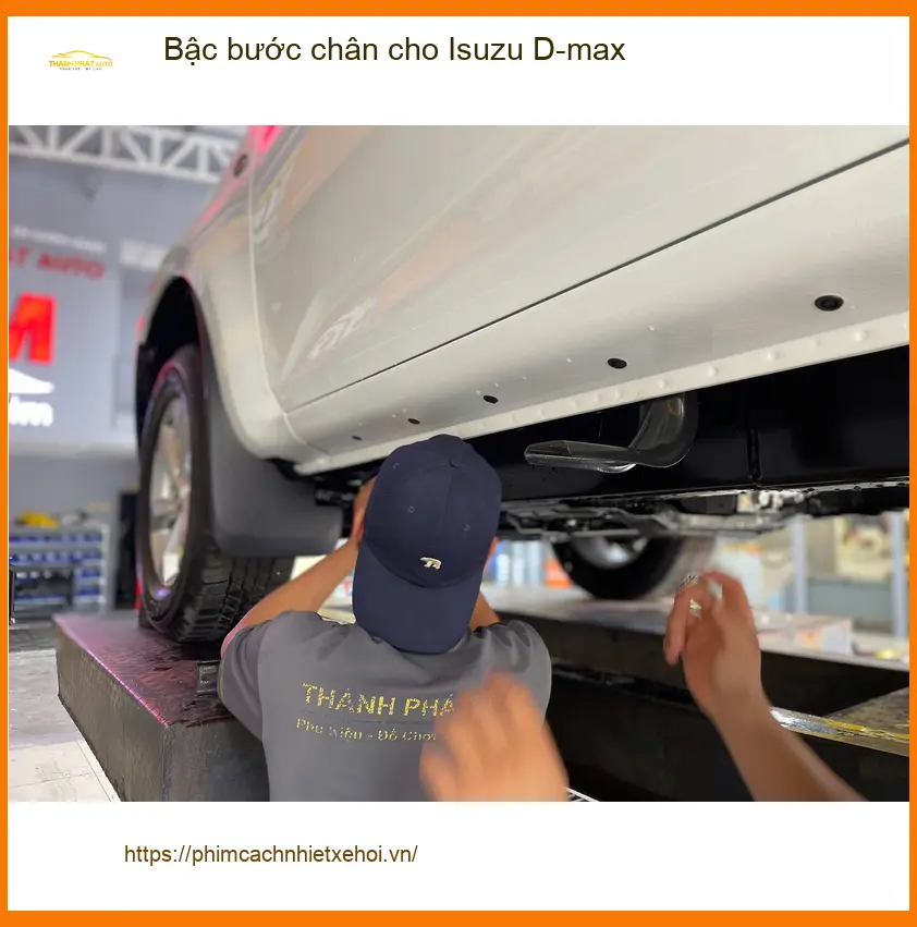 Anh Tùng lắp bậc bước chân Isuzu D-max tại Quận Nhà Bè để tiện cho gia đình ảnh thực tế 2