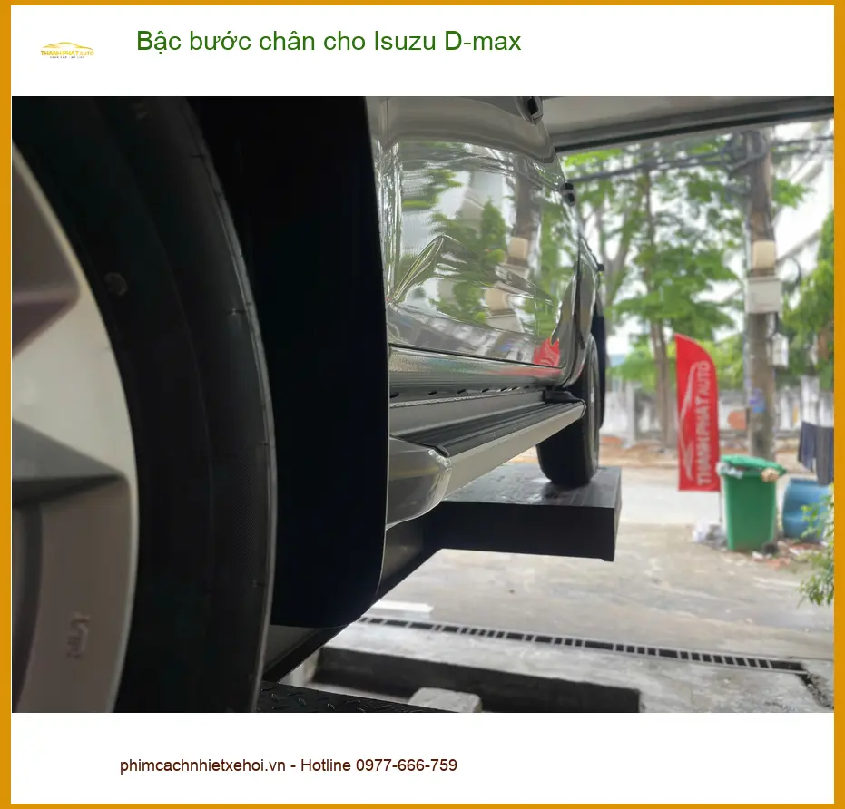 Anh Tùng lắp bậc bước chân Isuzu D-max tại Quận Nhà Bè để tiện cho gia đình ảnh thực tế 3