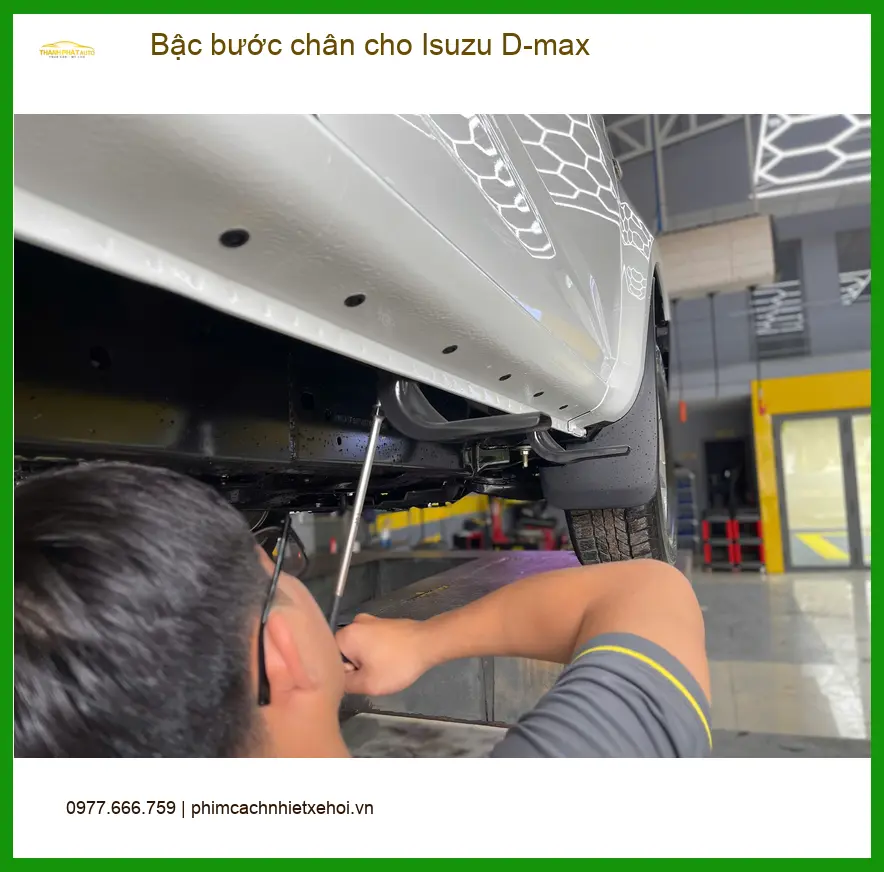 Anh Tùng lắp bậc bước chân Isuzu D-max Quận Tân Phú để xe thêm cứng cáp ảnh thực tế 2