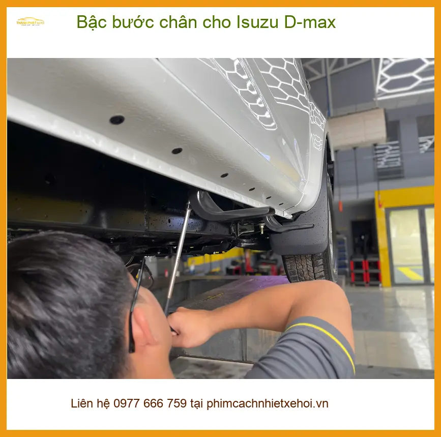 Anh Dũng lắp bậc bước chân cho Isuzu D-max tại Cần Giờ để tiện lên xuống xe ảnh thực tế 2