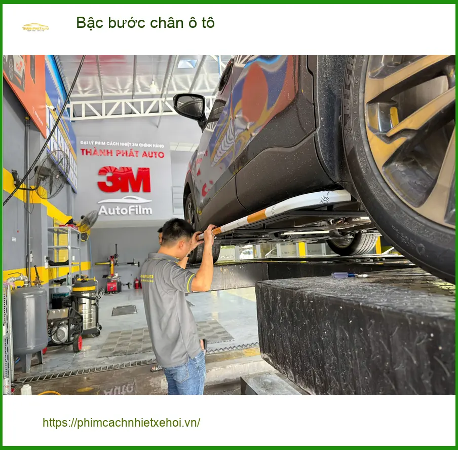 Anh Dũng lắp bậc bước chân ô tô Toyota Fortuner tại Củ Chi cho gia đình dễ lên xuống