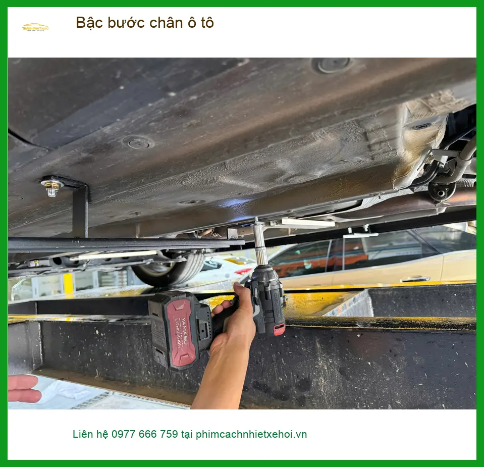 Anh Dũng lắp bậc bước chân ô tô Toyota Fortuner tại Củ Chi cho gia đình dễ lên xuống ảnh thực tế 3