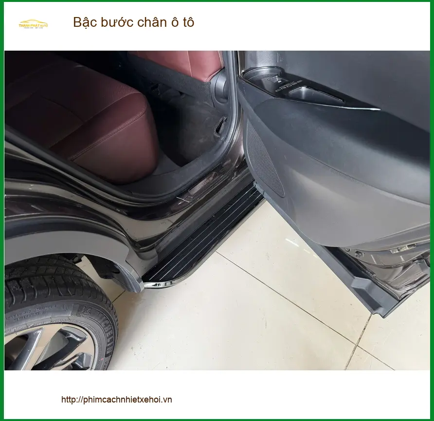 Anh Khải lắp bậc bước chân ô tô VinFast Lux A2.0 tại Quận 12 ảnh thực tế 2