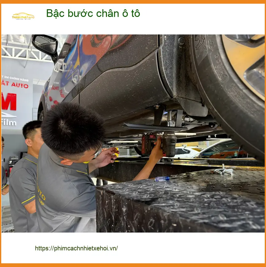 Anh Quân lắp bậc bước chân ô tô cho Kia Seltos tại Quận 2 để tiện lên xuống. ảnh thực tế 3