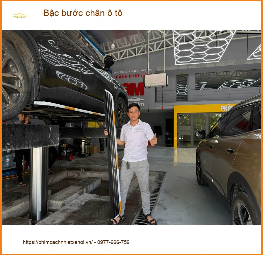Chú Minh lắp bậc bước chân ô tô cho Kia Carnival tại Quận Bình Tân ảnh thực tế 3