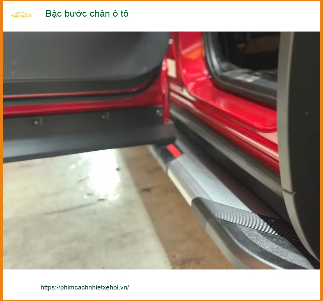 Anh Tùng lắp bậc bước chân ô tô Hyundai Santa Fe tại Quận 3 để lên xuống xe tiện hơn ảnh thực tế 4