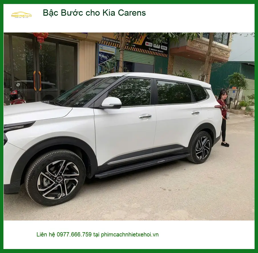 Chị Thanh lắp Bậc Bước cho Kia Carens tại Quận 11 để gia đình lên xuống xe dễ dàng hơn