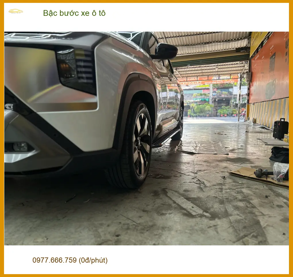 Chị Loan lắp bậc bước xe ô tô Hyundai Santa Fe tại Quận 9 để tiện lên xuống ảnh thực tế 2