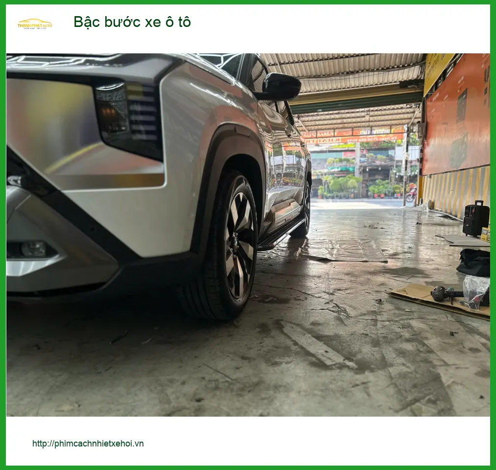 Anh Khải lắp bậc bước xe ô tô cho Hyundai Santa Fe tại Quận 6 để gia đình tiện di chuyển ảnh thực tế 2