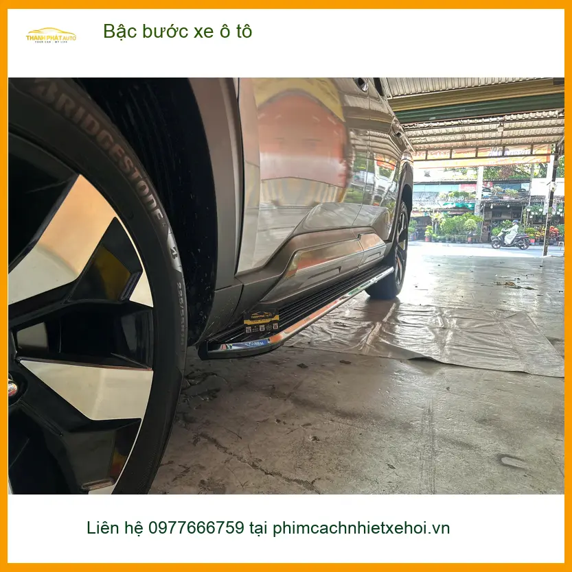 Anh Khải lắp bậc bước xe ô tô cho Honda CRV tại Quận Bình Thạnh để tiện cho gia đình