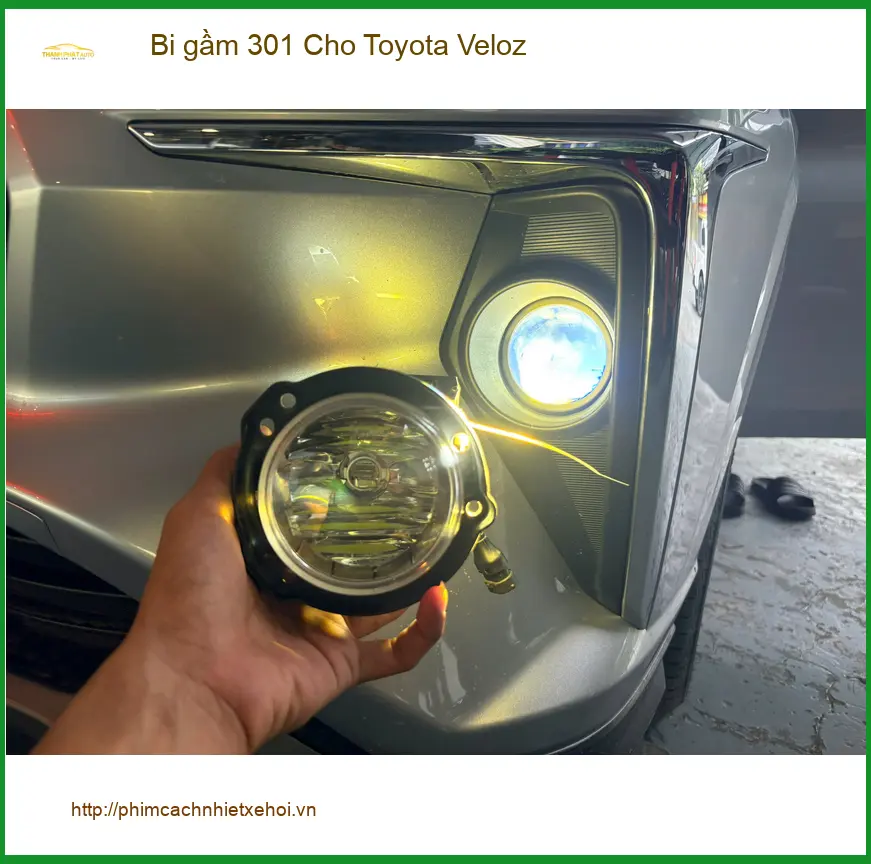 Chị Thảo lắp bi gầm 301 cho Toyota Veloz vì đèn zin kém sáng ở Củ Chi