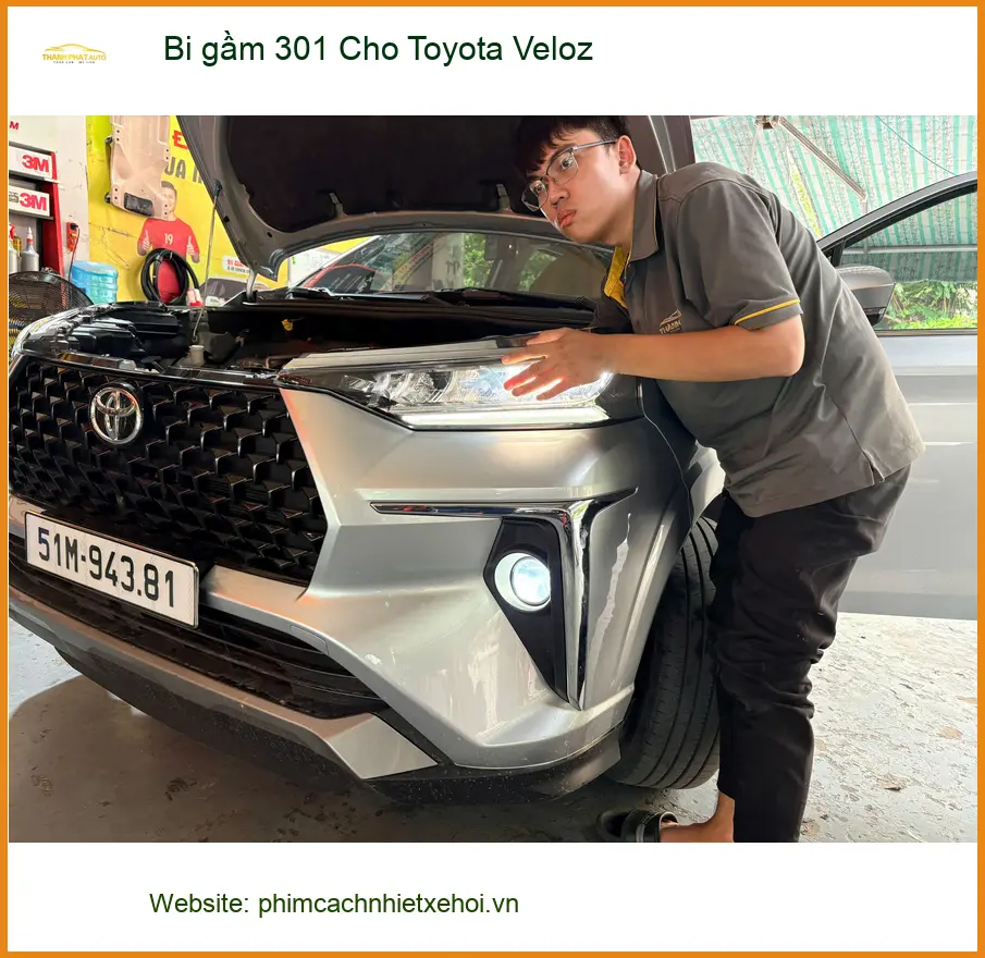 Anh Kiên lắp bi gầm 301 cho Toyota Veloz tại Quận 9 để cải thiện tầm nhìn ban đêm