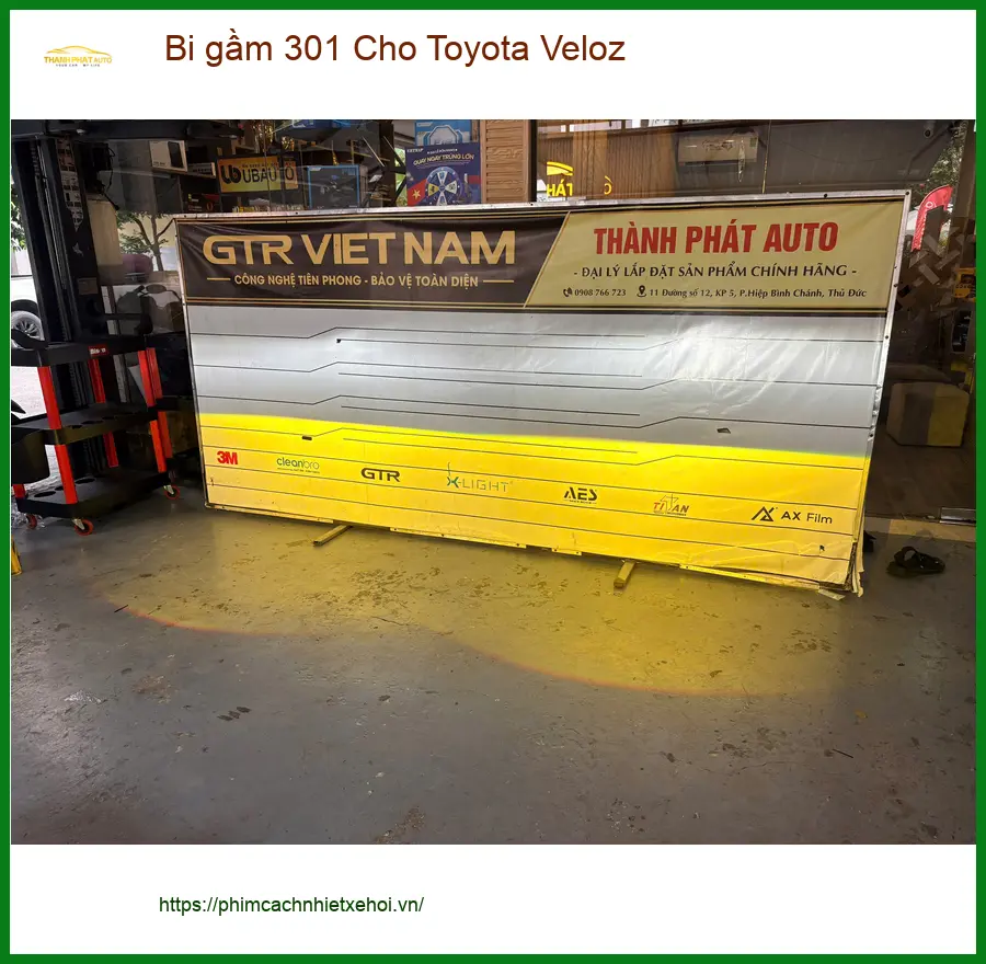 Chú Dũng lắp bi gầm 301 cho Toyota Veloz tại Quận 1, tăng sáng hiệu quả
