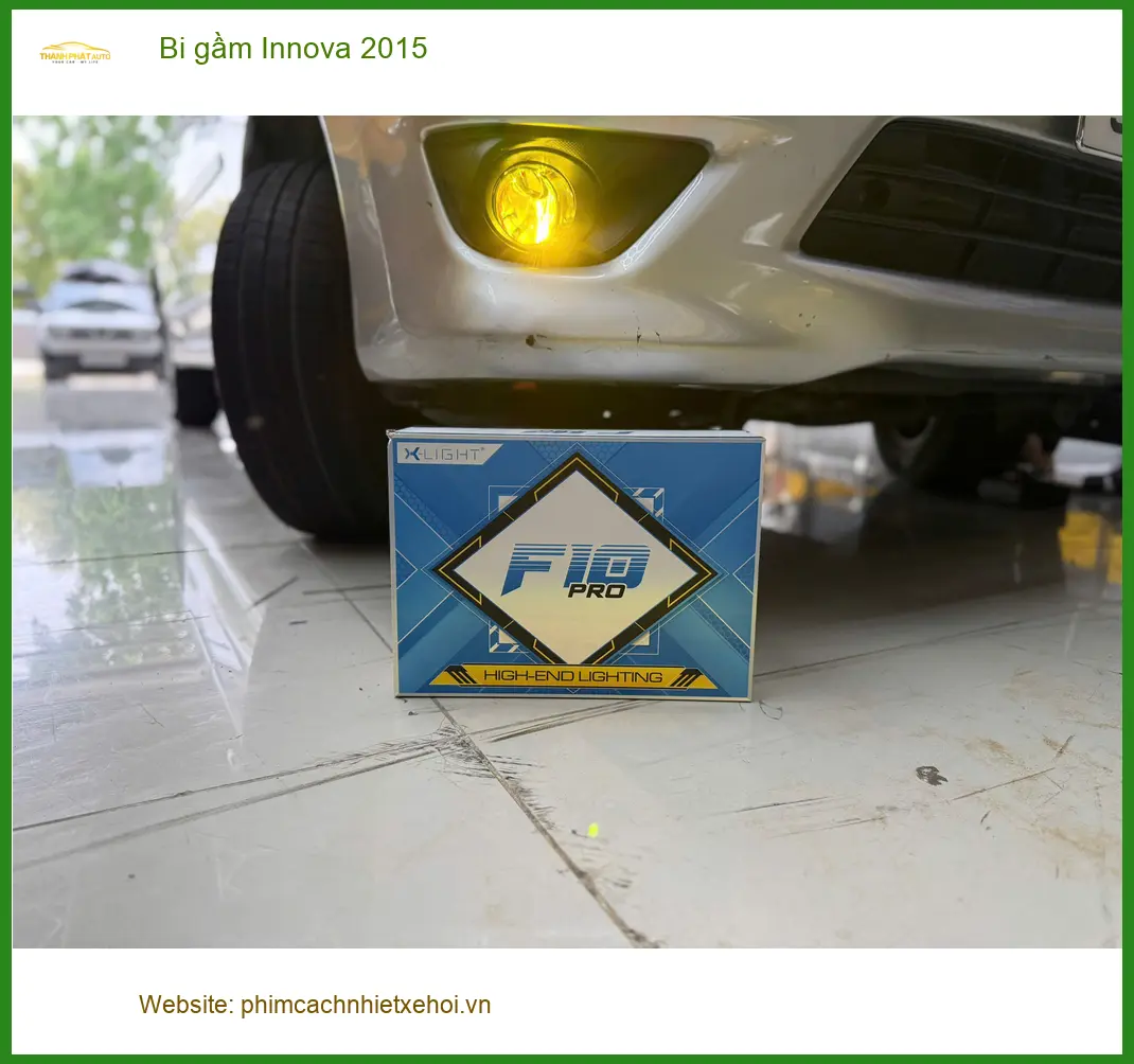 Chị Thư độ bi gầm Innova 2015 ở Quận 12 vì đèn cũ quá tối khi trời mưa