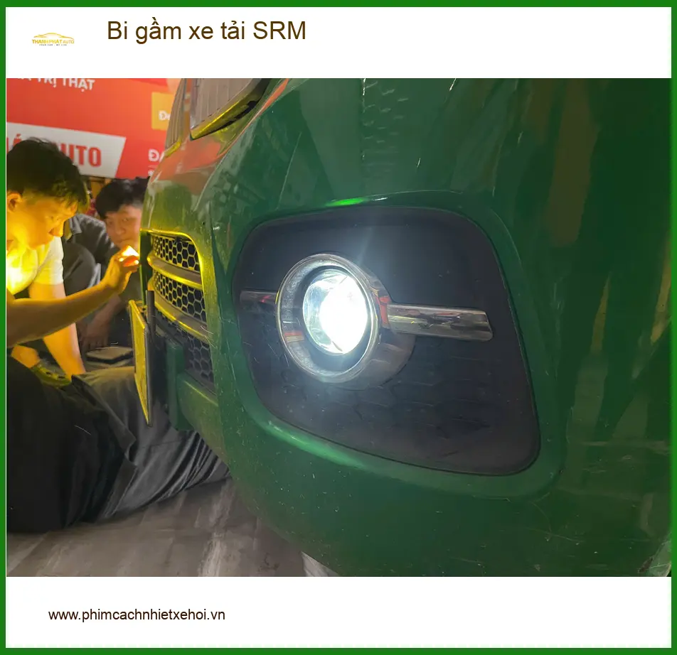 Anh Phước nâng cấp bi gầm xe tải SRM H100 tại Thủ Đức để cải thiện tầm nhìn khi đi đêm