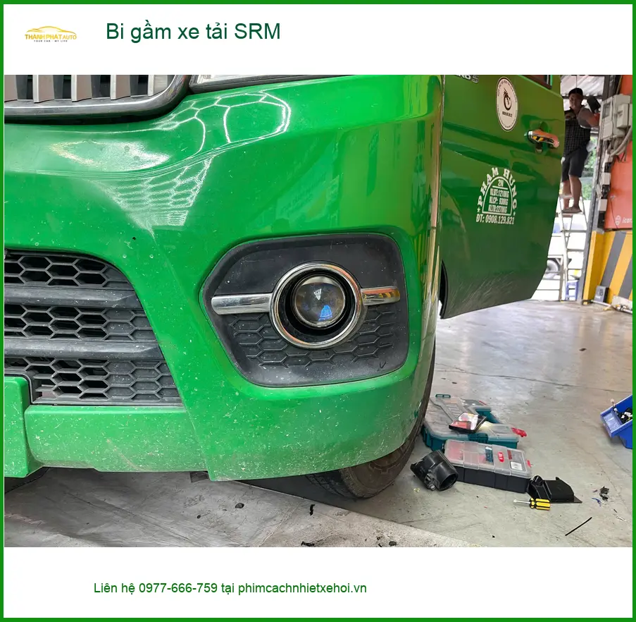 Anh Kiên độ bi gầm xe tải SRM ở Quận 12 vì đèn zin không đủ sáng ảnh thực tế 2