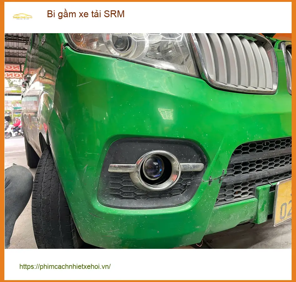 Anh Kiên độ bi gầm cho xe tải SRM tại Quận 10 vì đèn zin yếu khi chở hàng đêm ảnh thực tế 2