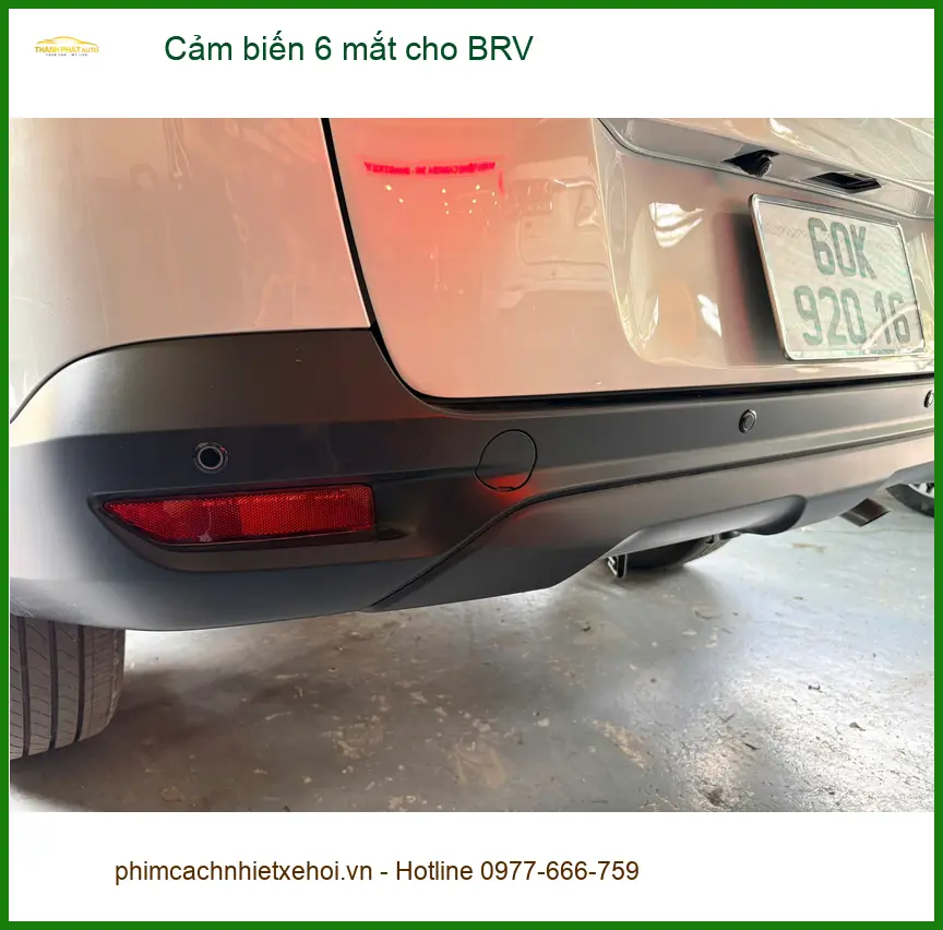 Anh Lâm lắp cảm biến 6 mắt cho BRV tại Quận 4 vì hay lùi xe vào ngõ hẹp