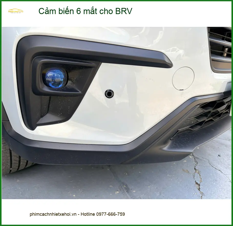 Anh Lâm lắp cảm biến 6 mắt cho BRV tại Quận 4 vì hay lùi xe vào ngõ hẹp ảnh thực tế 4