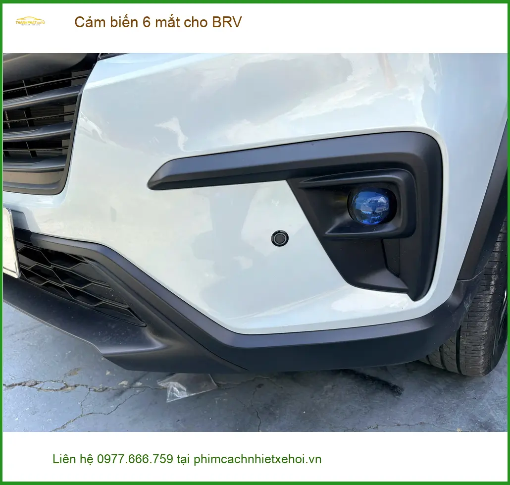 Anh Lâm lắp cảm biến 6 mắt cho BRV tại Quận 4 vì hay lùi xe vào ngõ hẹp ảnh thực tế 5