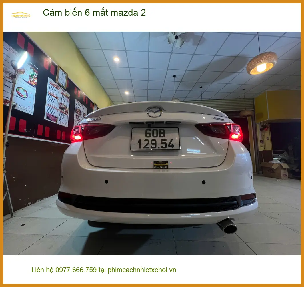 Chị Thảo lắp cảm biến 6 mắt cho Mazda 2 tại Quận Nhà Bè để đỗ xe tự tin hơn