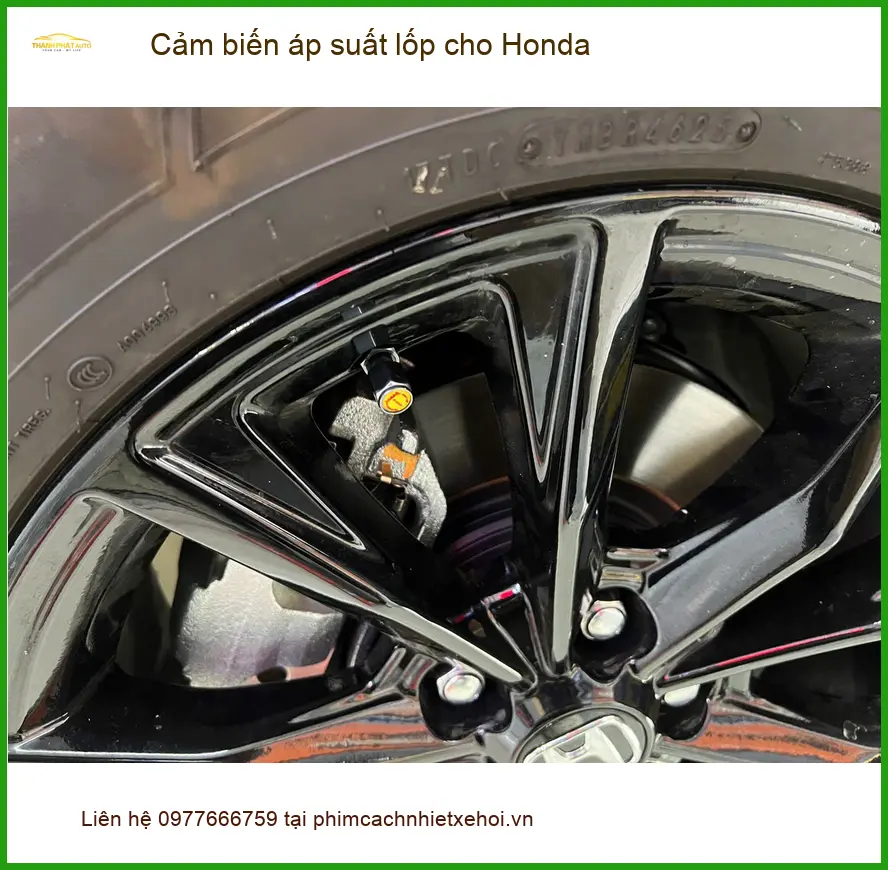 Anh Khang lắp cảm biến áp suất lốp cho Honda Civic tại Quận 2 để an tâm lái xe