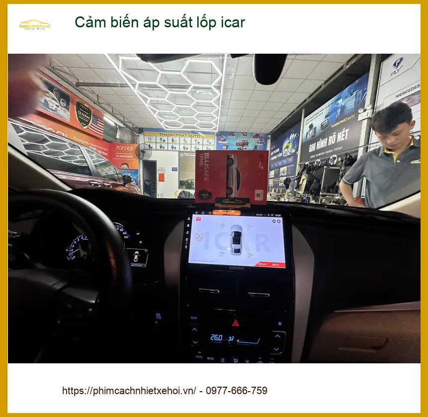 Anh Khôi lắp cảm biến áp suất lốp iCar cho Hyundai Accent tại Quận 12 để lái xe an toàn hơn