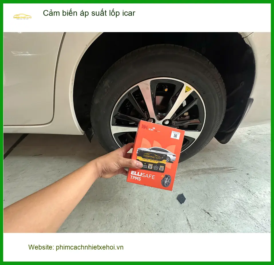 Anh Kiên lắp cảm biến áp suất lốp iCar cho Hyundai SantaFe ở Củ Chi