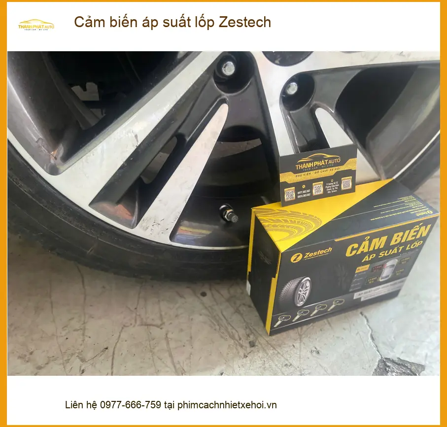 Anh Tùng lắp cảm biến áp suất lốp Zestech cho CR-V tại Bình Chánh