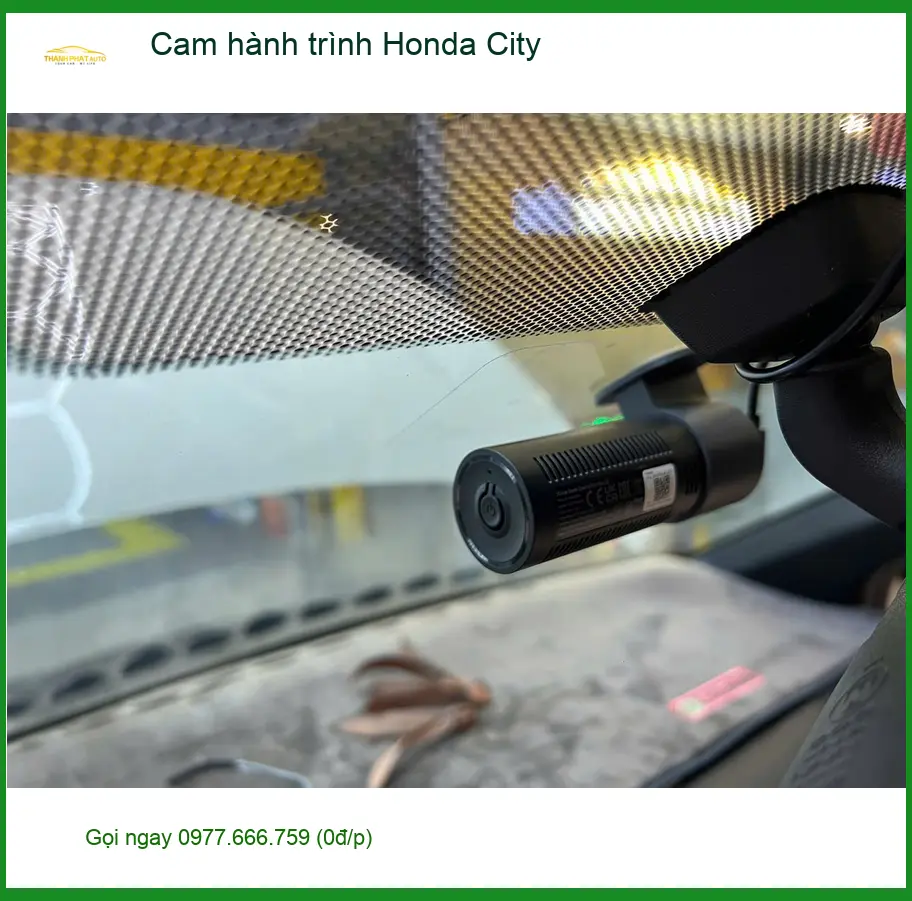 Chị Thảo lắp cam hành trình cho Honda City tại Thủ Đức để an tâm lái xe trên đường đông. ảnh thực tế 2