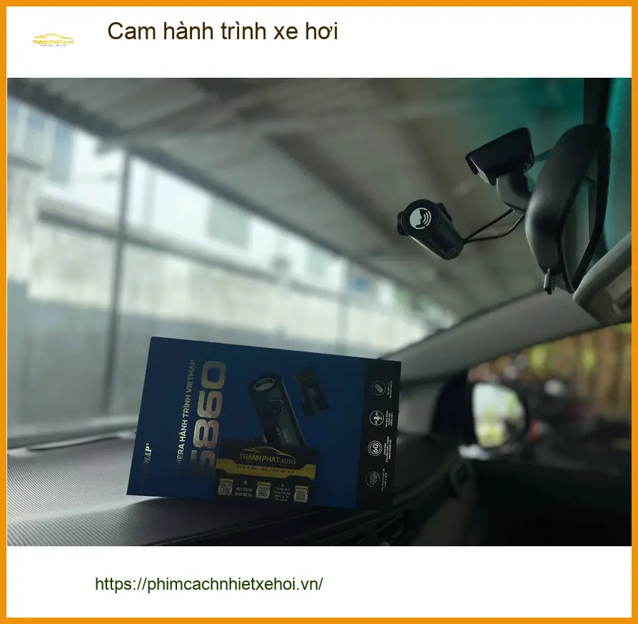 Chị Loan gắn cam hành trình xe hơi cho Hyundai Accent ở Quận 7 để yên tâm lái xe trên đường. ảnh thực tế 3