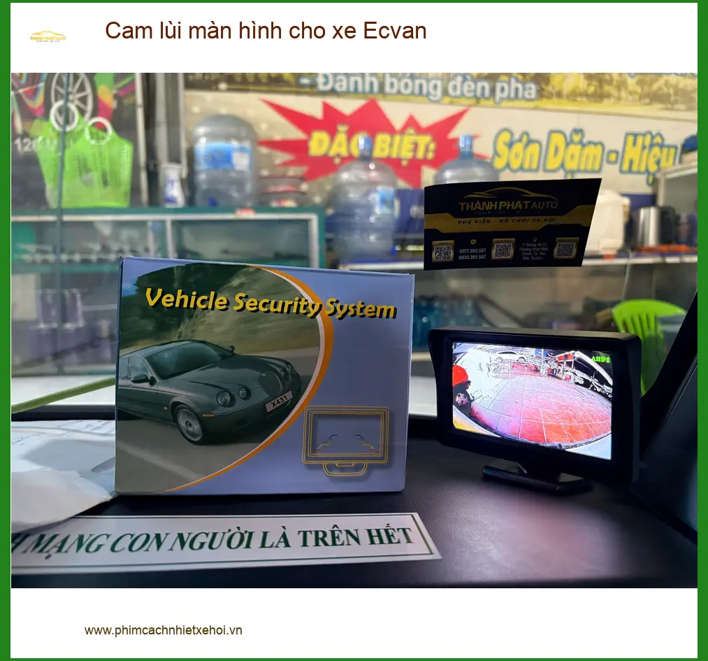Anh Quang lắp cam lùi màn hình Ecvan Quận 9 để lùi xe an toàn hơn ảnh thực tế 2