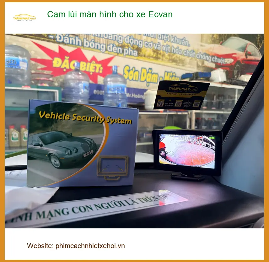 Chị Thùy Linh lắp cam lùi màn hình cho xe Ecvan tại Quận 2 để đậu xe an toàn hơn ảnh thực tế 2