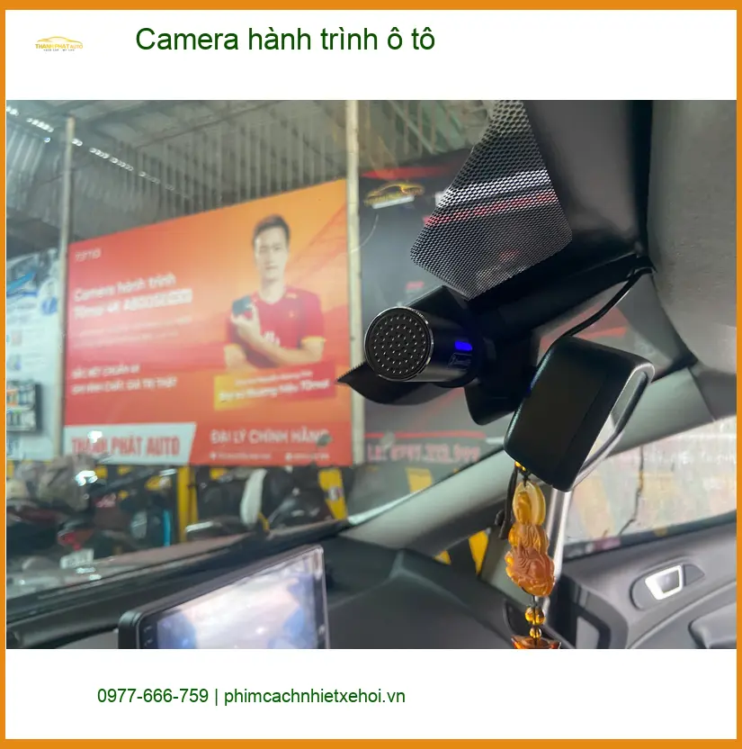 Chị Mai gắn Camera hành trình ô tô Mazda 3 tại Gò Vấp để yên tâm hơn