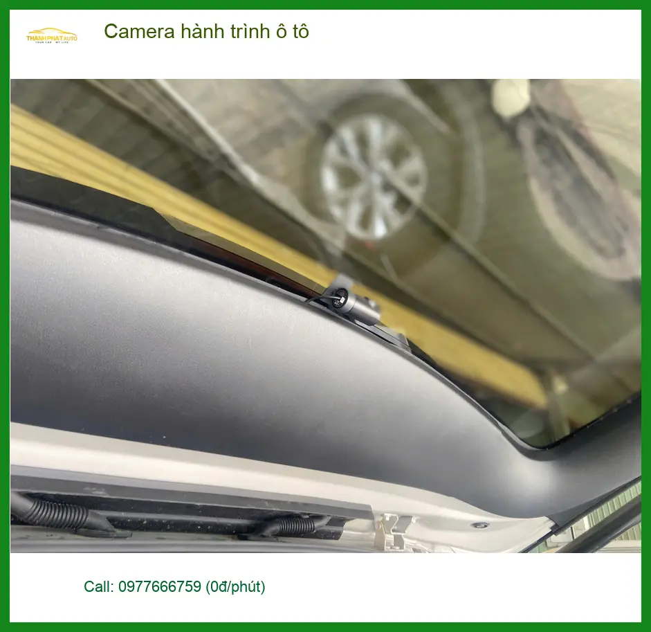 Anh Tùng lắp Camera hành trình ô tô cho Hyundai Santa Fe tại Quận 2