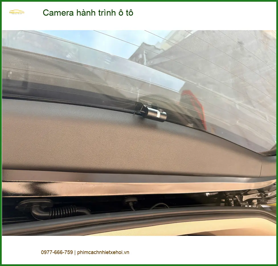 Anh Quang lắp camera hành trình cho Mazda 3 tại Quận 5 để an tâm di chuyển ảnh thực tế 4