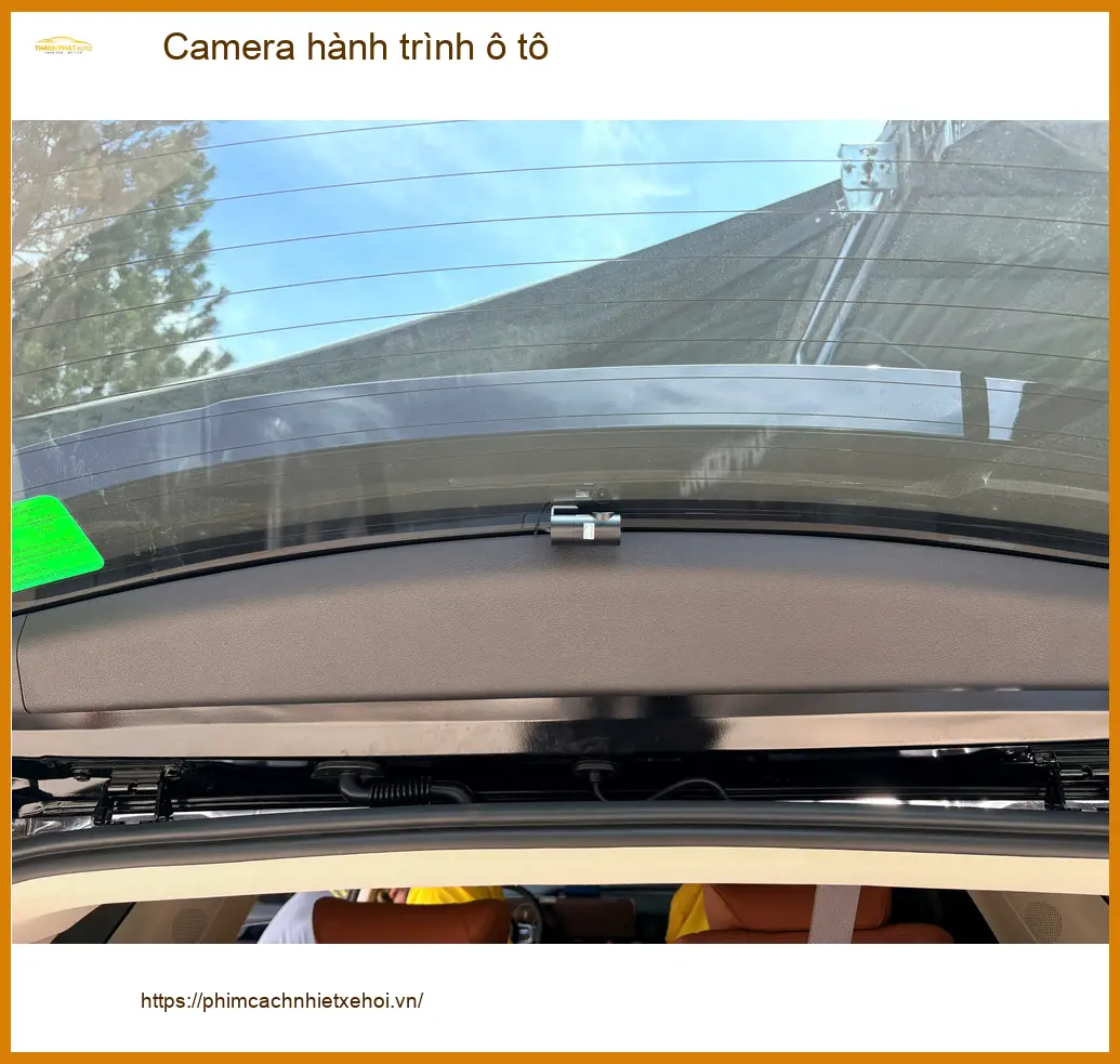 Anh Quang lắp camera hành trình cho Mazda 3 tại Quận 5 để an tâm di chuyển ảnh thực tế 5
