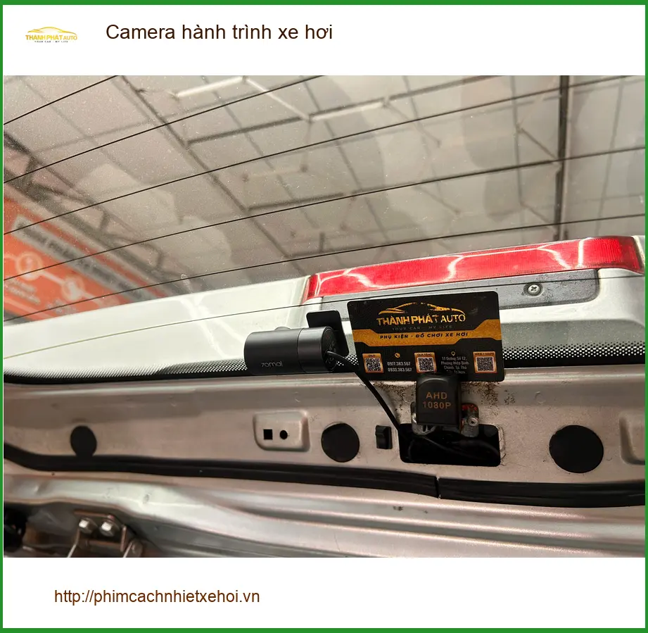 Chú Minh lắp camera hành trình xe hơi VinFast Lux A2.0 tại Quận Phú Nhuận ảnh thực tế 3