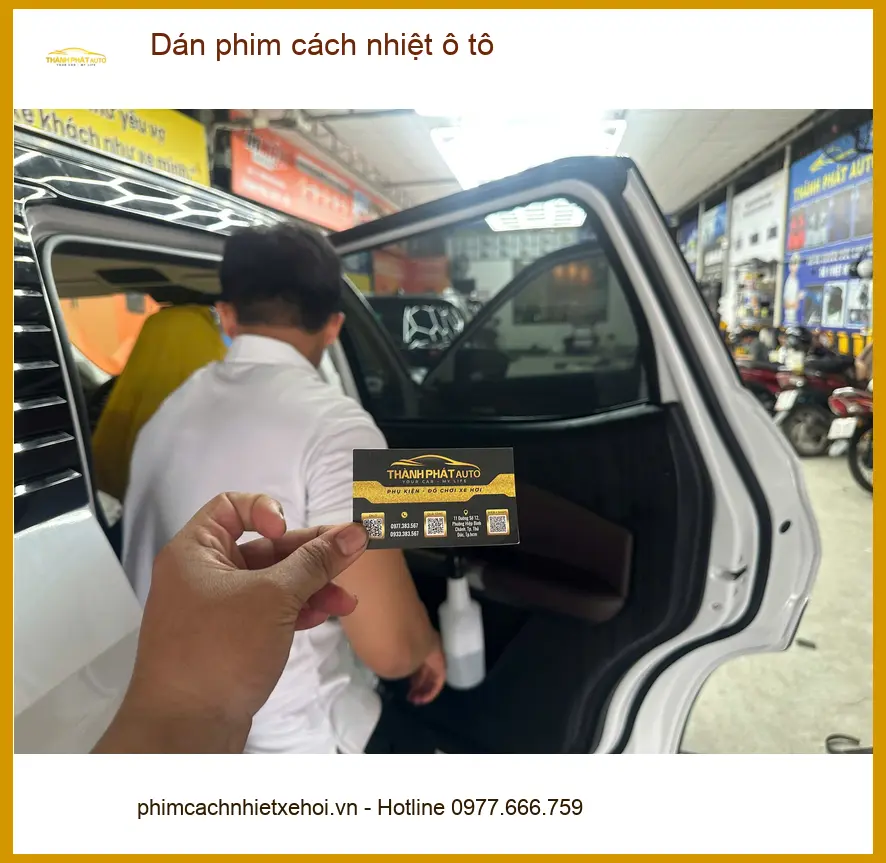 Anh Long dán phim cách nhiệt ô tô Hyundai Santa Fe tại Quận 1 chống nóng hiệu quả